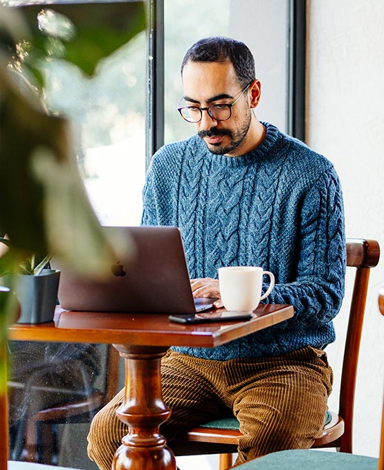 Man using a laptop a cafe